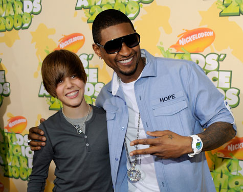 Justin Bieber hangs out with Usher